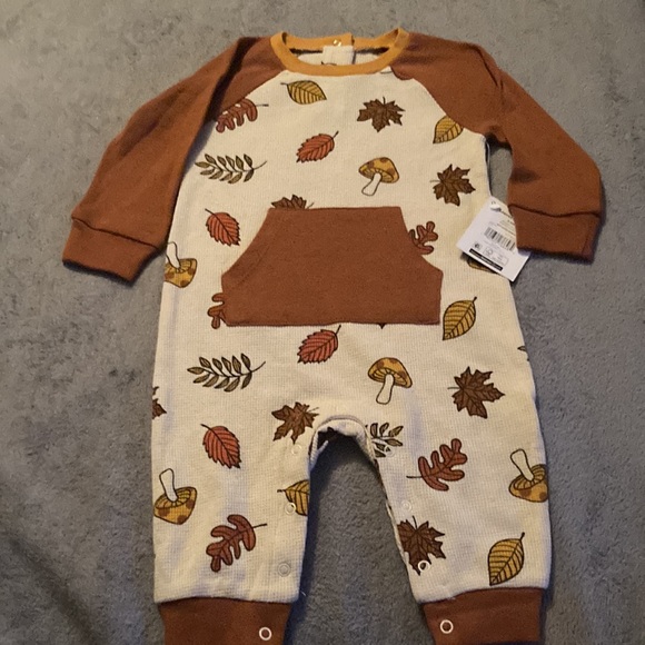 Leaves Romper, Boy or Girl, 3 to 6 months, Brand New, Tags Attached - Picture 5 of 5
